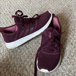 maroon adidas tennis shoes